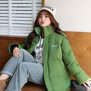 Chaqueta Corta de Algodón para Mujer Runqi, Verde, con Cuello Alto, Cierre de Cremallera, Ajuste Holgado, Talla Grande, Resistente al Viento, Grosor Medio - Product Image 4