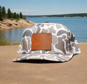 หมวกกอล์ฟลายพราง5แผงโพลีเอสเตอร์ตัดด้วยเลเซอร์ประสิทธิภาพการทำงานแบบเจาะรูกันน้ำได้หมวก Snapback พร้อมแผ่นหนัง - Product Image 3