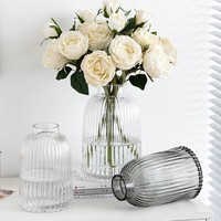 Vase en verre côtelé classique moderne Accessoire de décoration d'intérieur à fleur unique simple en différentes couleurs Décoration de table décorative artistique