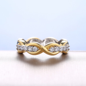 Anello a Forma di Infinito per Donne, Gioiello Minimalista Creativo Bicolore Aperto e Regolabile - Product Image 4