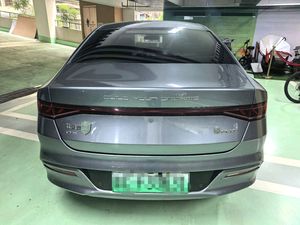 BYD Qin Plus DM-i <span class=keywords><strong>2023</strong></span>, Auto Usado de Segunda Mano, Sedán, Autonomía de 120 km, PHEV, Carga Rápida, 197 HP, para Venta al por Mayor por Concesionarios - Product Image 3