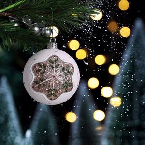 Lot de 6 Boules de Noël Modernes Blanches et Dorées Peintes à la Main, Incassables, Pailletées, Motifs Renne et Flocon de Neige pour Arbre - Product Image 3