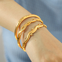 Bracelet jonc en acier inoxydable plaqué or 18 carats avec diamants CZ, design de niche, fermoir à boucle, bijou de main tendance pour femme, cadeau - Nouvelle collection Western Ins en promotion