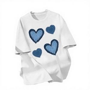 Camiseta de Moda Urbana para Mujer, Nueva Colección Verano 2025, Corte Ajustado, Estampado de Corazones, Cuello Redondo, Manga Corta, Poliéster - Product Image 3