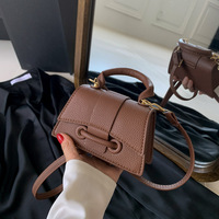 Sac à bandoulière mini à rabat pour femme, structuré, avec poignée supérieure, idéal pour un usage quotidien décontracté