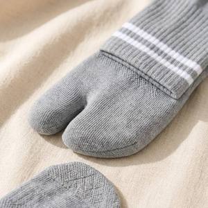 <span class=keywords><strong>Calcetines</strong></span> Tabi de Fibra de Bambú Personalizados, <span class=keywords><strong>Calcetines</strong></span> a Rayas sin Costuras con Punta Dividida, <span class=keywords><strong>Calcetines</strong></span> Japoneses Tipo Flip-Flop con Etiqueta Privada para Mujer - Product Image 3