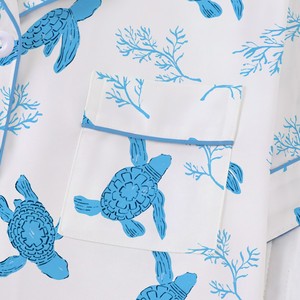 Conjunto de Pijama de Verano para Mujer con Estampado de Tortuga Marina y Coral Oceánico, Ribete en Contraste Azul, Cuello con Muescas y Manga Corta - Product Image 3