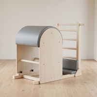 Baril d'escalade Pilates réglable en bois de hêtre durable pour l'entraînement de la force du tronc dans un studio de Pilates de luxe haut de gamme