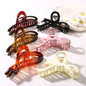 Pinza de Pelo de Plástico con Degradado de Color en Forma de Corazón, Accesorios de Pelo Geométricos de Moda para Mujer, Venta al por Mayor - Product Image 1