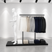 Présentoir de vêtements autoportant blanc à deux poteaux avec base de mannequin pour aménagement de boutique