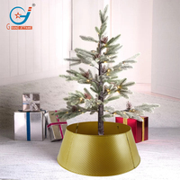 Goldener Gehämmerter Metall-Weihnachtsbaumkragen als Basisabdeckung für Heim- und Feiertagsdekoration