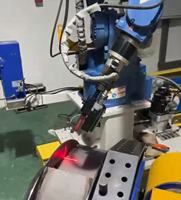 Robot de soudage 6 axes avec moteur PLC, machine de soudage MIG/MAG avec positionneur, charge utile de 6 kg, portée de 1440 mm pour ligne de production automobile
