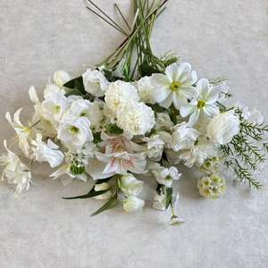 Arrangement de fleurs artificielles en soie pour mariage - Accessoires photo doux et décoration intérieure pour la Fête des Mères, Pâques, Noël - Product Image 3