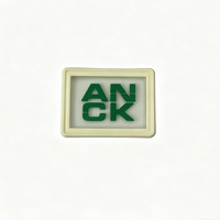 Étiquette en caoutchouc souple 2D en PVC, personnalisée avec logo, écologique, cousue, en relief, pour la vente en gros
