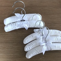 Les fabricants peuvent fournir en gros 20 cm Cintre pour bébé en satin Cintre pour bébé Éponge douce Cintre pour manteau blanc
