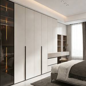 Ensemble de garde-robe de chambre à coucher moderne et luxueux, design minimaliste à tons clairs avec tiroirs intégrés et accents de poignées élégantes - Product Image 2