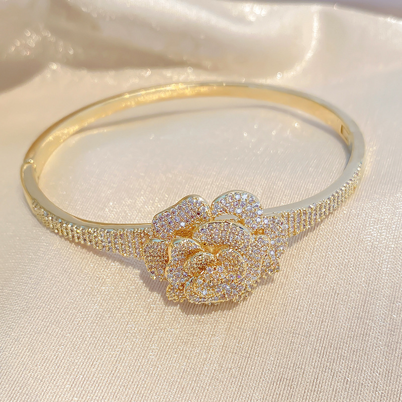 gold bracelet