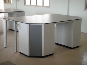 Table <span class=keywords><strong>de</strong></span> stratifié compacte <span class=keywords><strong>de</strong></span> stratifié à haute pression résistant au feu acide <span class=keywords><strong>de</strong></span> prix <span class=keywords><strong>de</strong></span> gros pour le laboratoire chimique - Product Image 2