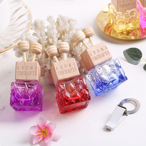 Botella difusora colgante de coche con cubo de Color vacío de 10ml con Clip de Metal, botellas de Perfume de vidrio para ambientador - Product Image 4