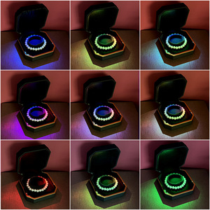 กล่องใส่เครื่องประดับ LED ทรงแปดเหลี่ยม พร้อมไฟ LED สีสันสดใส และไฟสปอตไลท์ บรรจุภัณฑ์เคลือบสีอบ - Product Image 3