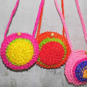 Sac à bandoulière en sisal de <span class=keywords><strong>Madagascar</strong></span> à fermeture par bouton rond et longue sangle pour enfants, petit sac mignon et coloré pour filles - Product Image 2