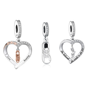 Abalorios Pan Charms <span class=keywords><strong>de</strong></span> Plata <span class=keywords><strong>de</strong></span> Ley 925 con diseño <span class=keywords><strong>de</strong></span> zapatilla <span class=keywords><strong>de</strong></span> atletismo con alas <span class=keywords><strong>de</strong></span> ángel, compatibles con pulseras <span class=keywords><strong>de</strong></span> atletismo originales Berluque, Novedad - Product Image 1