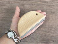 Grattoir à sueur demi-rond en bois pour chevaux, peigne portable pour enlever les poils d'animaux, pour l'élimination des poils morts du sous-poil des chevaux, chiens et chats.