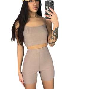 Set Pakaian Olahraga Yoga 2 Potong Model Suspender Celana Pendek Motif Cetak Seksi Kasual Musim Panas Gaya Eropa Amerika Terbaru - Product Image 2