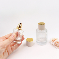Vente en gros de flacons de parfum en verre pour femmes vides et rechargeables de forme ronde de 30ml 50ml 100ml avec boîte