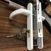 Quincaillerie de porte accessoires en aluminium levier intérieur poignée de porte noire