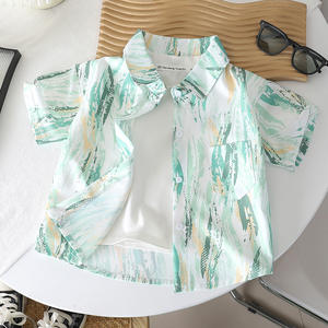 Nouvelle chemise d'été imprimée à manches courtes, motif floral camouflage, style rétro unique et magnifique de Hong Kong, col pointu, vert pour garçons - Product Image 1