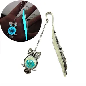 Marcapáginas de plumas de Metal luminosas, bonitos accesorios de libros, búhos, Libélula, mariposas, regalo para profesores