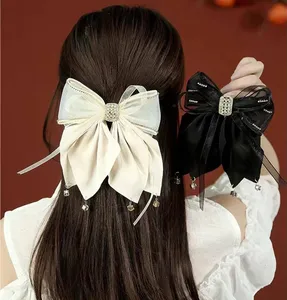 Женский Изысканный аксессуар для волос в форме бабочки, заколка для волос с кисточками, стразами и атласной текстурой, идеально подходит для ежедневного использования