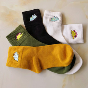 Chaussettes pour femmes en coton 100% tricoté épais, respirantes, antidérapantes, avec motif de <span class=keywords><strong>dinosaure</strong></span> brodé, style dessin animé d'hiver HF - Product Image 2