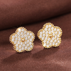 Eleganti Orecchini a Perno a Forma di Quadrifoglio, Gioielli Minimalisti di Lusso per Donna, Uso Quotidiano, Regalo Chic - Product Image 6