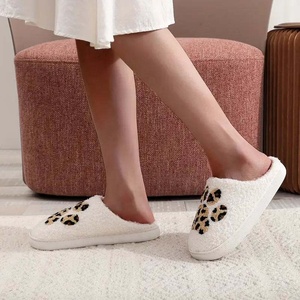Chaussons unisexes en fourrure à imprimé léopard, pour l'automne et l'hiver, chauds, antidérapants, résistants à l'usure, semelle intermédiaire en EVA respirante, doublure en peluche - Product Image 4
