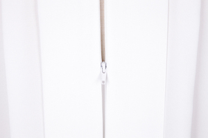 بسعر رخيص للبيع بالجملة رداءة بيضاء مفتوحة بالكامل خالية من التجاعيد بأكمام معمودية بحمامة مطرشة بلونين - Product Image 5