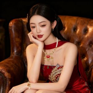 [Expo de Joyería Internacional de Hong Kong] Collar de Perlas con Peonías Doradas y Detalles de Rubí y Esmeralda para Banquetes de Boda Neo-Chinos - Product Image 5