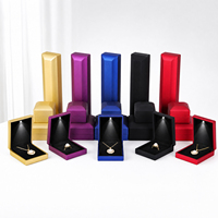 Boîte à bijoux LED Zebopak avec extérieur peint et intérieur en velours pour bagues, colliers, boucles d'oreilles, présentoir de luxe pour cadeaux