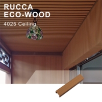 Panneau de plafond en composite bois PVC Foshan Rucca 40*25mm, design de panneau de bande intérieure pour les magasins, design d'intérieur moderne