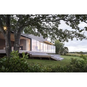 Villa moderna de vidrio con grandes ventanas para espacios de vida al aire libre - Product Image 1