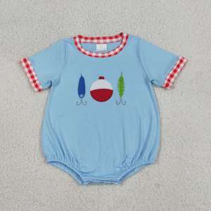 เสื้อผ้าเด็กผู้ชายสำหรับฤดูร้อน ขายส่ง พร้อมส่ง ชุดรอมเปอร์ลายตารางสีน้ำตาลปักลายเป็ดมัลลาร์ด - Product Image 3