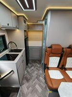 Camping-car HOWO 4x4 pour transport spécial, véhicule de loisirs, fourgon aménagé à vendre pour les voyages sur route