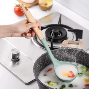 Ensemble d'ustensiles de cuisine en silicone 4 pièces avec manche en bois - Product Image 3