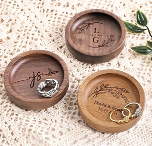 Custom Logo Round Walnut Wooden Ring Dish Wedding Engagement Ring Holder Wedding Jewelry Tray