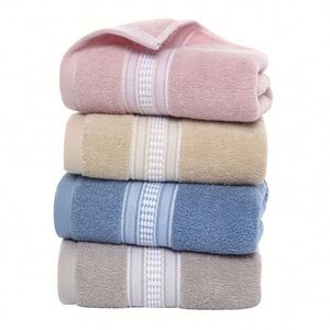 Serviettes en coton blanc doux tissées avec logo personnalisé pour salons, usage manuel et facial, séchage des cheveux, instituts de beauté et salons de coiffure - Product Image 1