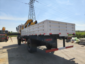Grúa Montada en Camión de Eje Único con Pluma Recta y Estabilizadores Hidráulicos para Carga Media y Transporte Regional - Product Image 4