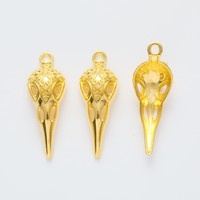 Colgante de aleación con diseño de calavera de cuervo en filigrana y cabeza de pájaro de pico largo para collar gótico de lector de tarot