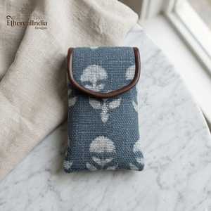 Bolso de mano para portátil con estampado artesanal, ecológico, de tela tipo alfombra, con dos cremalleras, correa de hombro de nailon, forro de algodón y detalles de rexeno. - Product Image 4