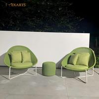 Ensemble de meubles de salon de jardin modernes avec chaise longue ronde en osier tressé et structure métallique pour balcon et terrasse